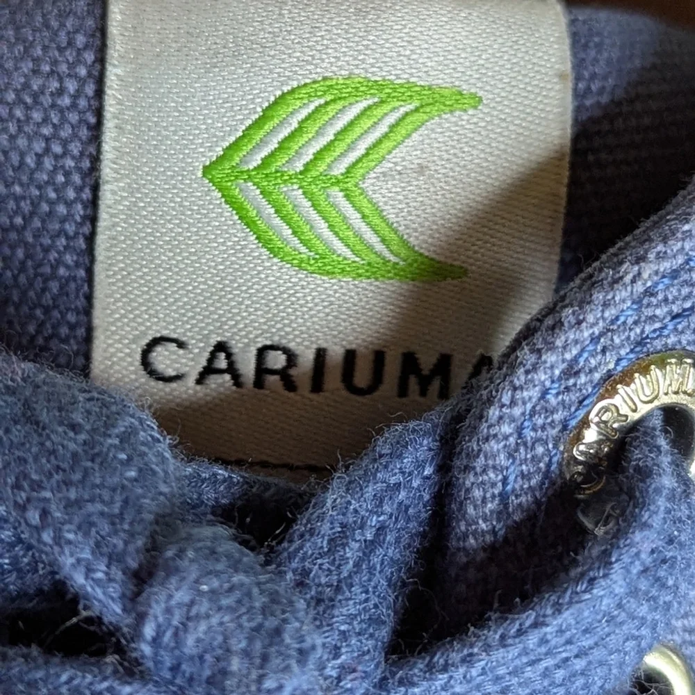 Cariuma Organic OCA Low Top Cap Toe Shadow Blue Canvas & Cork Sneaker Women's 9